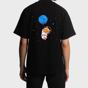 Astronaut Cat in Space Holding Planet Balloon, Cat Lover Men T-Shirt