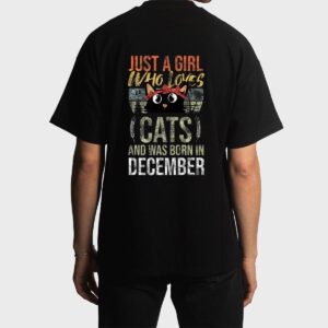 Just A Girl Who Loves-Cats And Was-Born In December Birthday Men T-Shirt